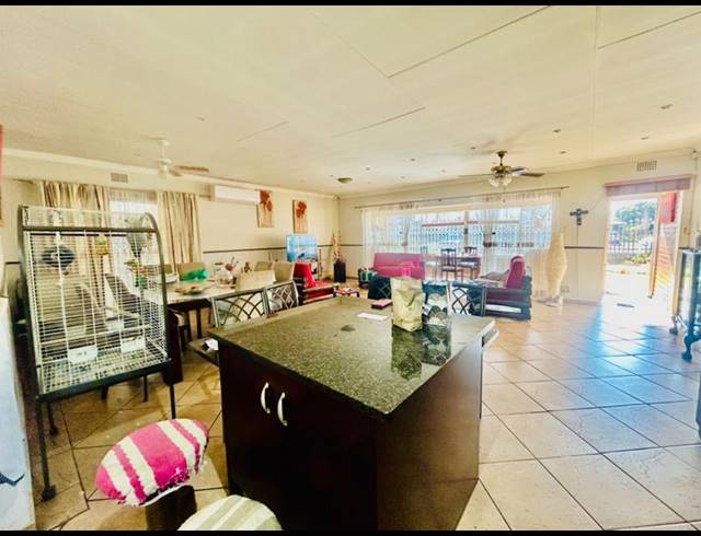 3 BEDROOM HOUSE FOR SALE IN VANDERBIJLPARK SE 2